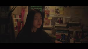 [사잇소리] 첫 스크린 주연 류화영, 그를 쫒는 윗층남자의 의심스런 행적을 쫒아라!!!